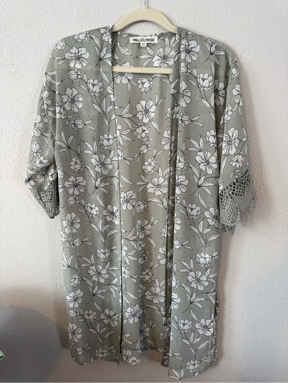 XS Wallflower Olive Floral Lace-Trim Kimono Robe